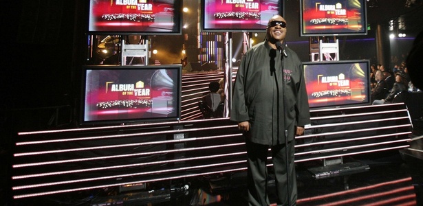 Stevie Wonder anuncia indicados ao prêmio de Álbum do Ano do Grammy Awards 2011, em Los Angeles (01/12/2010) - Reuters