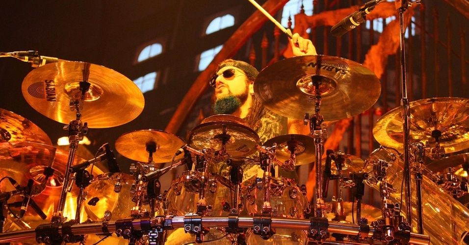Mike Portnoy durante show do Avenged Sevenfold no Rockstar Energy Drink Uproar Festival, no Target Center, em Minneapolis (17/08/2010)