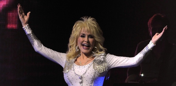 Dolly Parton participa de show beneficente em Nashville, Estados Unidos (05/10/2010) - Getty Images