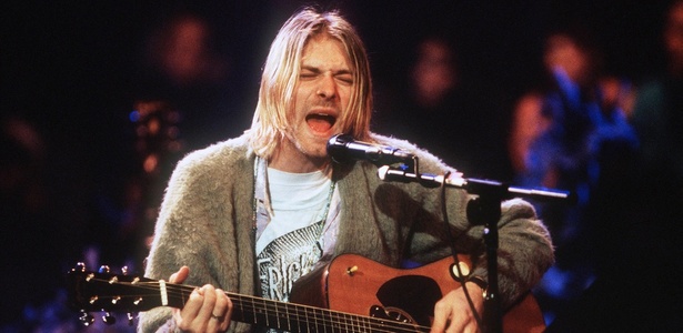 Kurt Cobain em gravação do "MTV Unplugged" do grupo Nirvana, em Nova York (18/11/1993) - Getty Images
