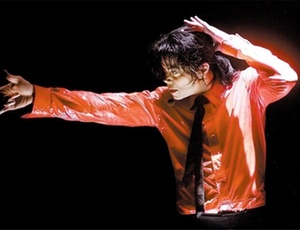 O cantor Michael Jackson (1958-2009) durante apresentação em Nova York em 2002