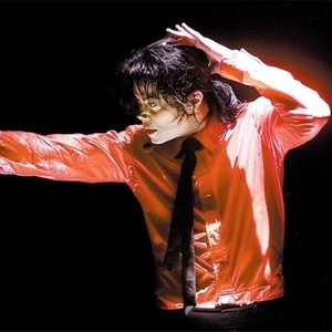 O cantor Michael Jackson (1958-2009) durante apresentação em Nova York em 2002
