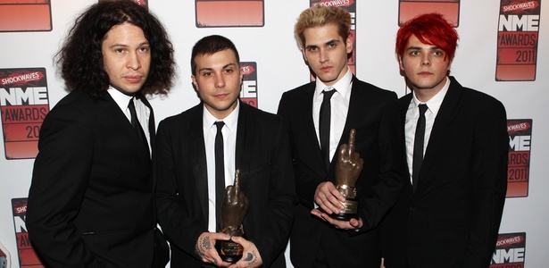 My Chemical Romance posa com troféu de melhor clipe por "Na Na Na" no Shockwaves NME Awards 2010, em Londres - Getty Images