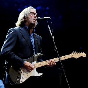 Eric Clapton se apresenta no Royal Albert Hall, em Londres, Inglaterra (17/11/2010) - Getty Images