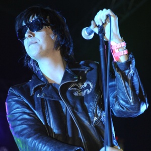 Julian Casablancas, vocalista do The Strokes, durante show da banda em 2011 - Getty Images