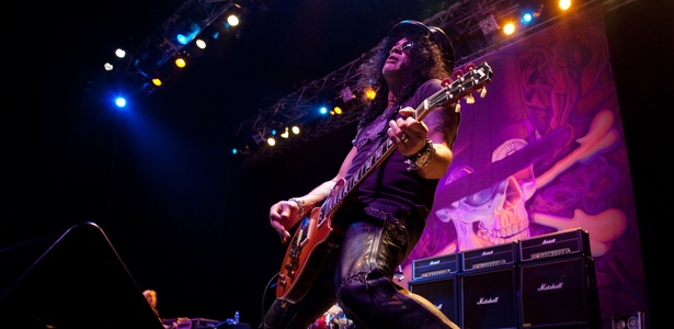 O guitarrista Slash em apresentação na cidade de Hong Kong, na China (22/03/2011)
