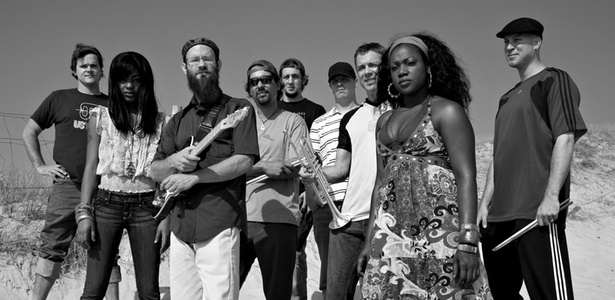 A banda californiana Groundation em foto de divulgação - Divulgação