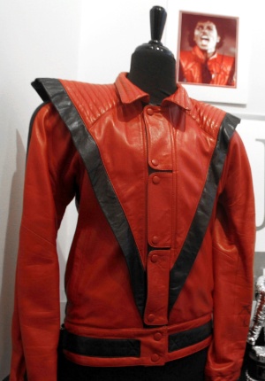 michael jackson jaqueta vermelha