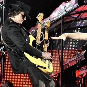 Richie Sambora faz primeiro show com Bon Jovi, na Croácia, após sair da clínica de reabilitação (08/06/2011)