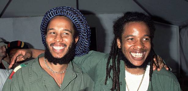 Os músicos Ziggy e Stephen Marley, filhos de Bob Marley, em evento na Jamaica (04/12/1999)