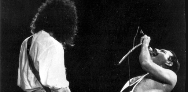 A banda Queen se apresenta no primerio festival Rock In Rio (11/01/1985)