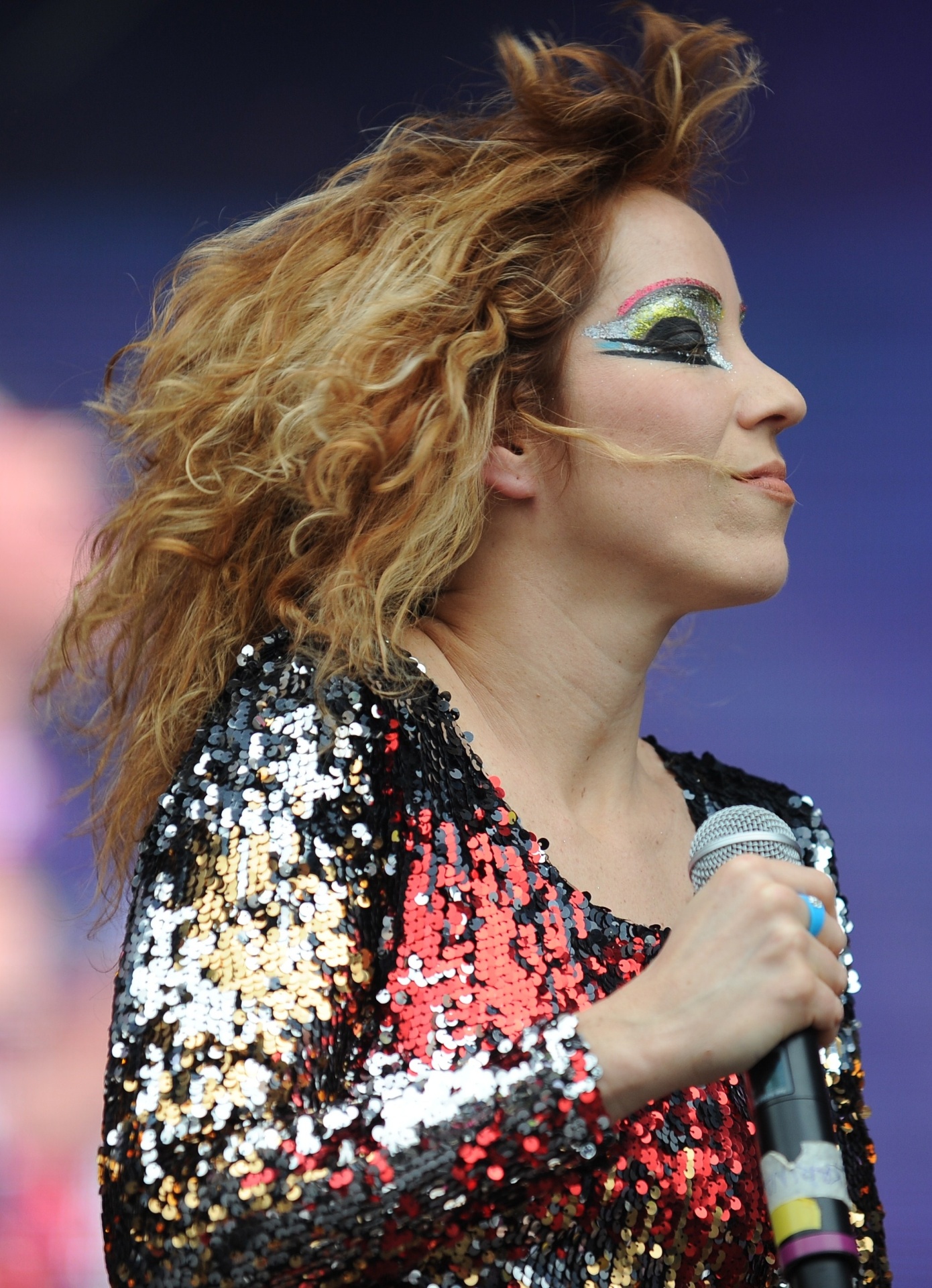 Cantora Karina Buhr abre as apresentações do Palco Sunset no segundo dia do Rock In Rio (24/09/2011) - Vanderlei Almeida/AFP