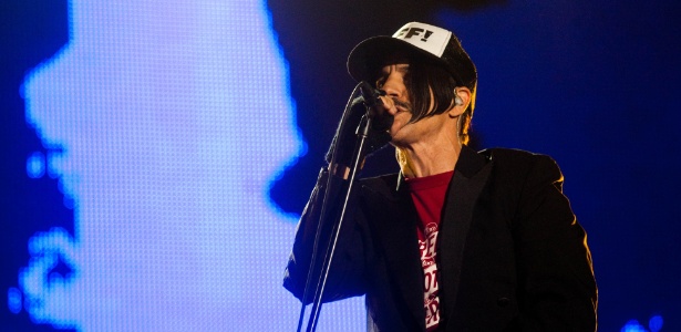 Anthony Kiedis canta durante show do Red Hot Chili Peppers no Palco Mundo, no segundo dia do Rock In Rio (24/09/2011)