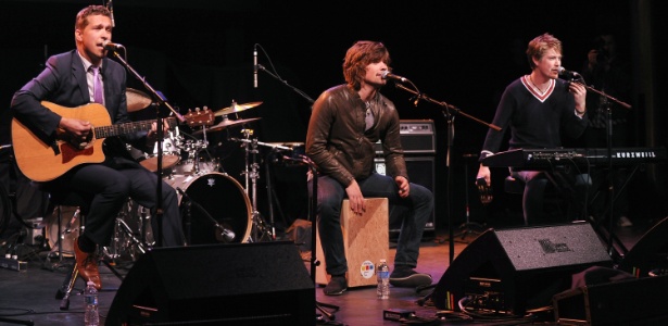 Issac, Zac e Taylor Hanson, da banda Hanson, fazem show em Napa, na Califórnia (9/4/11)