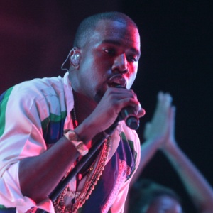 Kanye West canta no SWU (nov/2011)