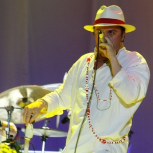 O vocalista Mike Patton durante apresentação do Faith No More no SWU 2011 - Marcos Peron/UOL