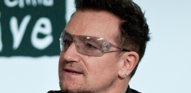 O cantor Bono em conferência no Dia da Aids, em Washington (1/12/11)