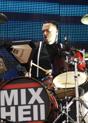 O baterista Iggor Cavalera durante o show do Mixhell no Ultra Music Festival em São Paulo - Reinaldo Canato/UOL