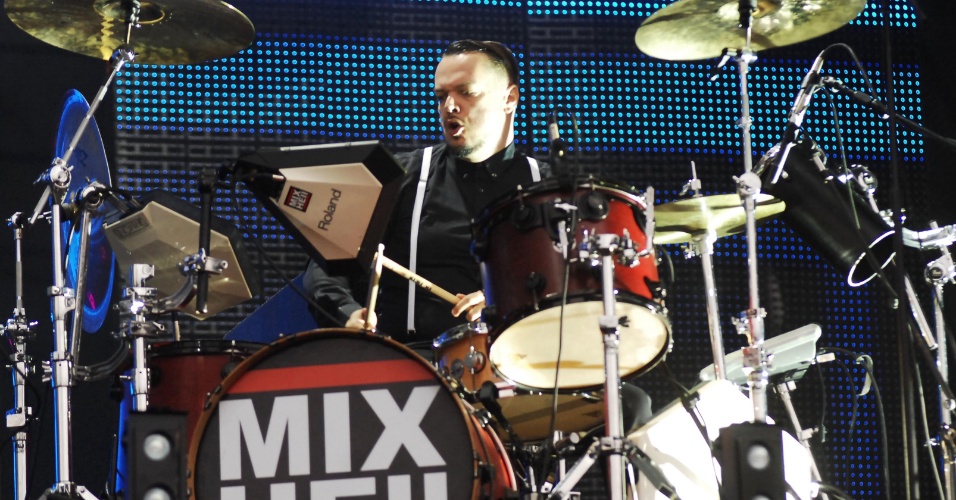 O baterista Iggor Cavalera durante o show do Mixhell no Ultra Music Festival em São Paulo (03/12/2011)