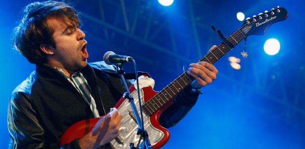 O guitarrista Justin Young durante show da banda The Vaccines no Isle of Wight Festival, no Seaclose Park, na Inglaterra (11/06/2011) - Getty Images