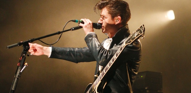 Alex Turner durante show do Arctic Monkeys no Falls Music Festival, na Austrália (31/12/2011) - Getty Images