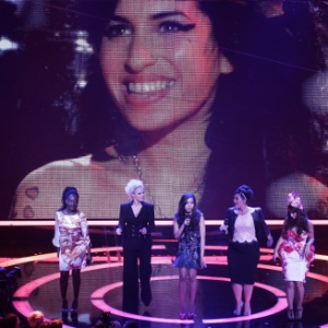 Amy Winehouse é homenageada pelas cantoras Ivy Quainoo, Ina Mueller, Dionne Bromfield, Caro Emerald e Aura Dione no Echo (22/3/2012)