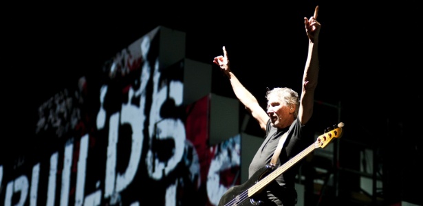 Roger Waters apresenta a turnê "The Wall" no Estádio Beira Rio, em Porto Alegre (25/3/2012) - MB/UOL